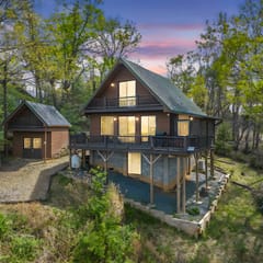 Tranquil Cozy Saluda Cabin Views, Pets, Adventure
