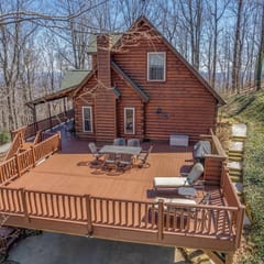 Spacious Mountain Retreat: 4BR + Game Room