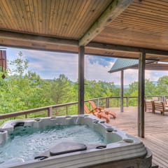 Serene Mountain Retreat: Hot Tub & Pets OK