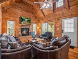 Cozy Carolina Private Cabin with Firepit - Image 3