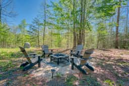 Cozy Carolina Private Cabin with Firepit - Image 2