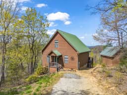Tranquil Cozy Saluda Cabin Views, Pets, Adventure - Image 5