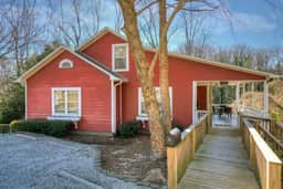 The Haven Charming Tryon House Pet Friendly - Image 2