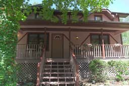 Comfortable 4-Bed Chalet Near TIEC, Pets Welcome - Image 2