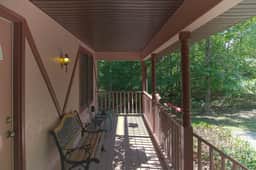 Comfortable 4-Bed Chalet Near TIEC, Pets Welcome - Image 4