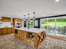 Countryside Retreat: 3BR with Pond Views - Image 3