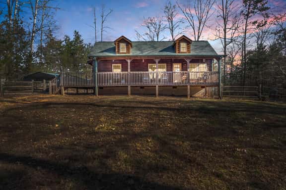 Cozy Carolina Private Cabin with Firepit - Image 1