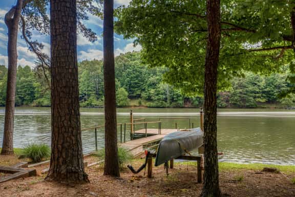 Charming 3BR Cabin on Lake Adger w/ Fireplace - Image 1