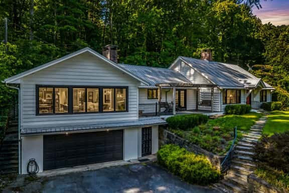 Countryside Retreat: 3BR with Pond Views - Image 1