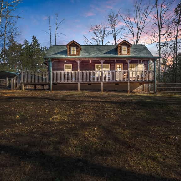 Cozy Carolina Private Cabin with Firepit - Image 1