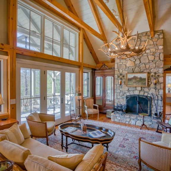 Mountain Dream: 3 Bed, Sauna, & Stunning Views - Image 1