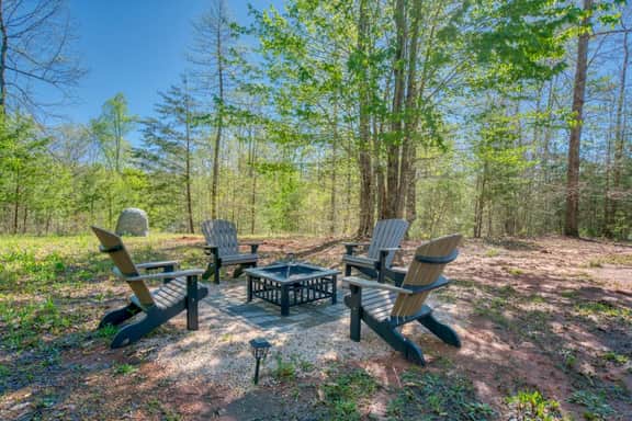 Cozy Carolina Private Cabin with Firepit - Image 2