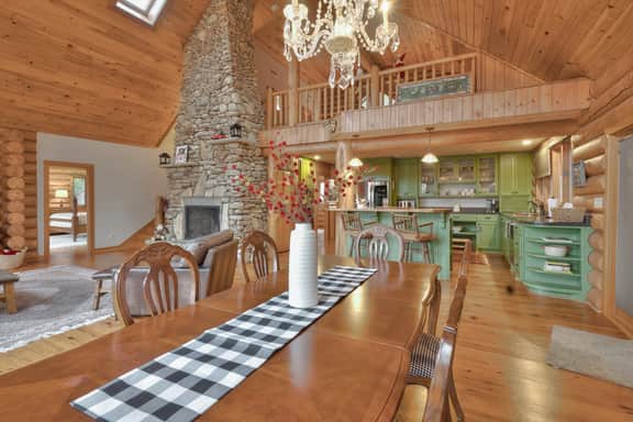 Charming 3BR Cabin on Lake Adger w/ Fireplace - Image 4
