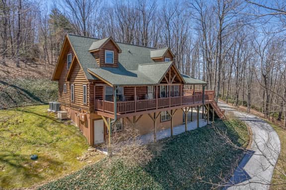 Spacious Mountain Retreat: 4BR + Game Room - Image 3