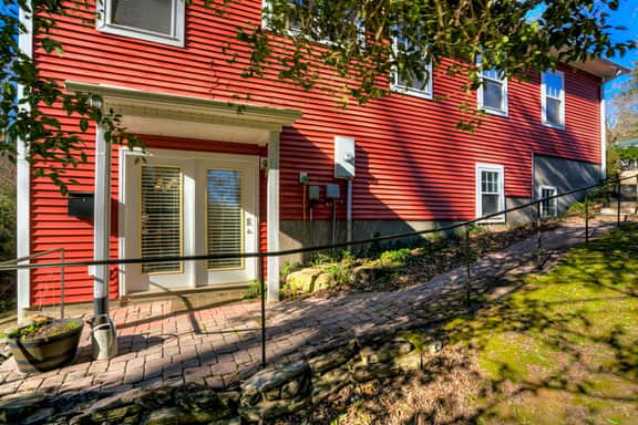 The Haven Charming Tryon House Pet Friendly - Image 5