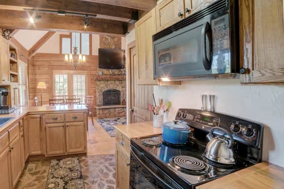 Comfortable Retreat Near Equestrian Center pets ok - Image 4