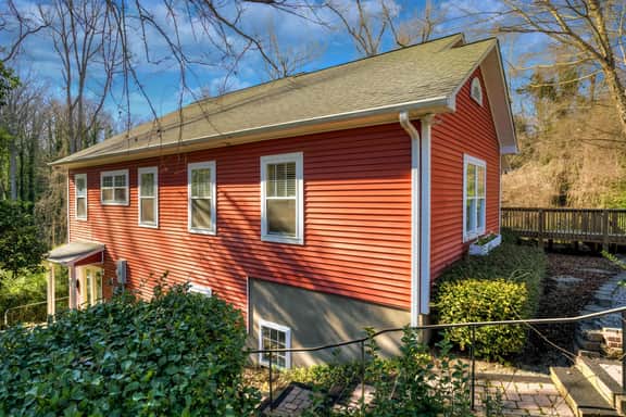 Spacious 2 bedroom in Tryon, The Haven Too - Image 2