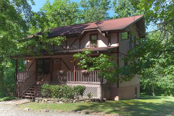 Comfortable 4-Bed Chalet Near TIEC, Pets Welcome - Image 3