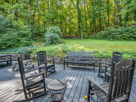 Countryside Retreat: 3BR with Pond Views - Image 5
