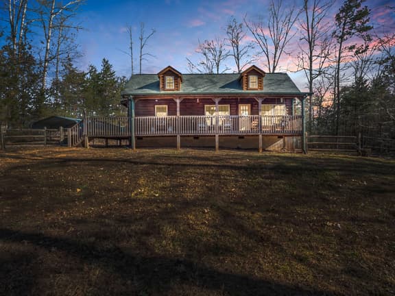 Cozy Carolina Private Cabin with Firepit - Image 1