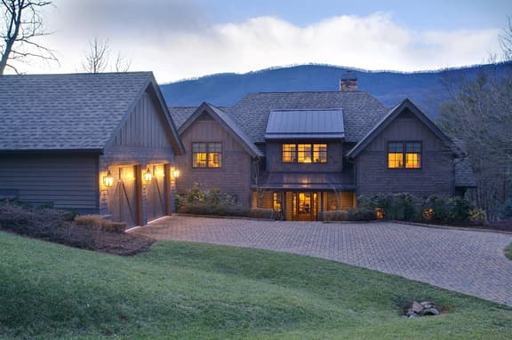 Grand Family Retreat: 8BR with Stunning Golf Views - Image 1