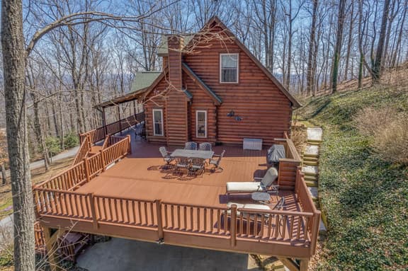 Spacious Mountain Retreat: 4BR + Game Room - Image 1